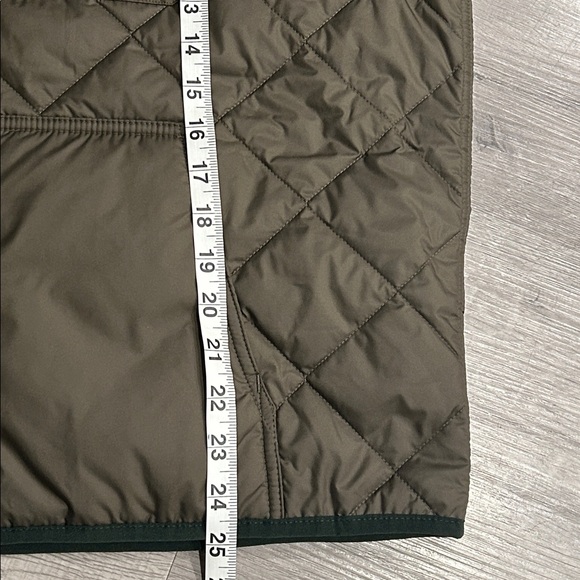PATAGONIA | Women's Diamond Quilted Bomber Hoody - Picture 12 of 12